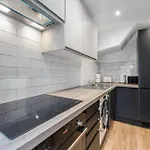 Holiday home Luxurious 3 Bedroom House In The District *