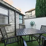 Luxurious 3 Bedroom House In The District *