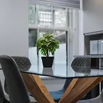 Luxurious 3 Bedroom House In The District 켄달