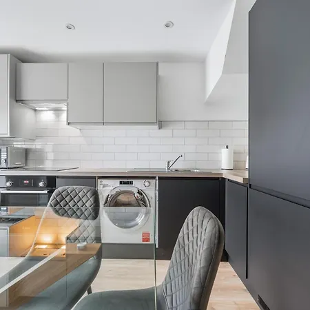 Dom wakacyjny Luxurious 3 Bedroom House In The District