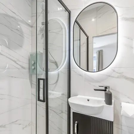 بيت للعطل Luxurious 3 Bedroom House In The District