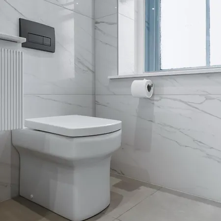 Luxurious 3 Bedroom House In The District بيت للعطل *