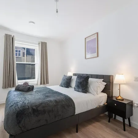 Luxurious 3 Bedroom House In The District 別荘 ケンダル
