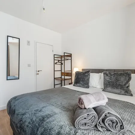 Luxurious 3 Bedroom House In The District Casa de Férias