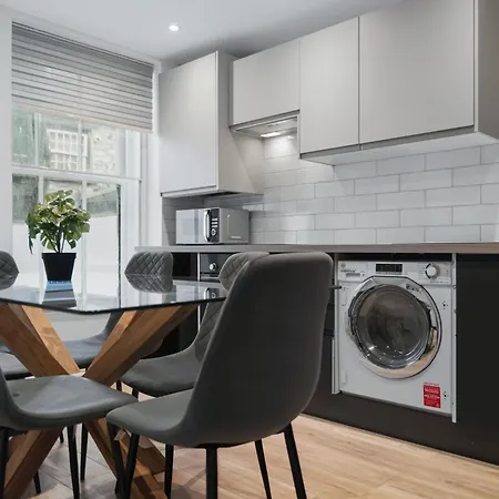 Luxurious 3 Bedroom House In The District *