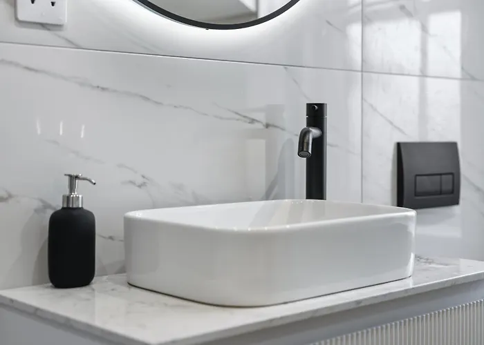 بيت للعطل Luxurious 3 Bedroom House In The District كندال