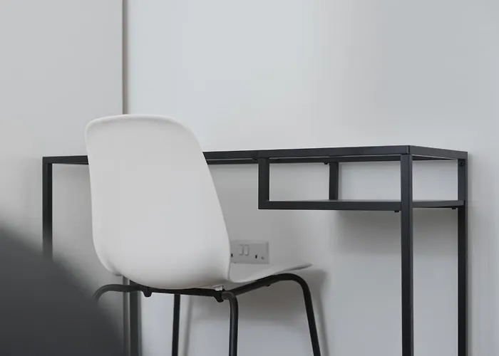 Luxurious 3 Bedroom House In The District * كندال