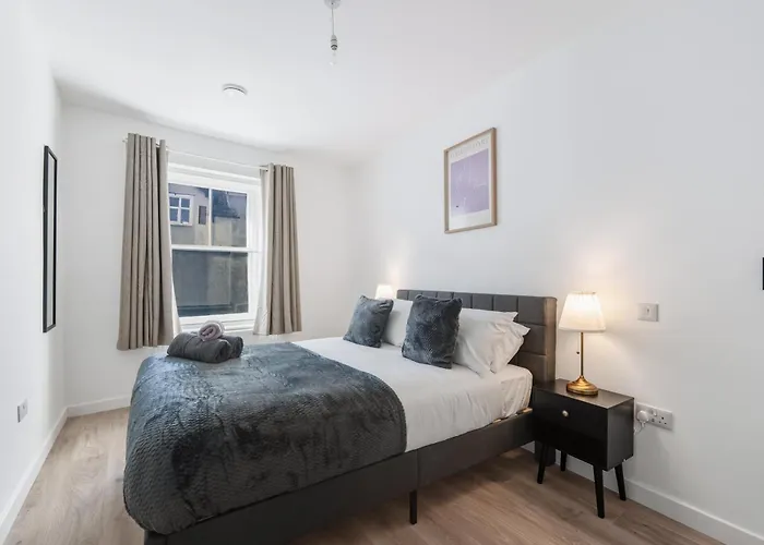 Luxurious 3 Bedroom House In The District بيت للعطل كندال