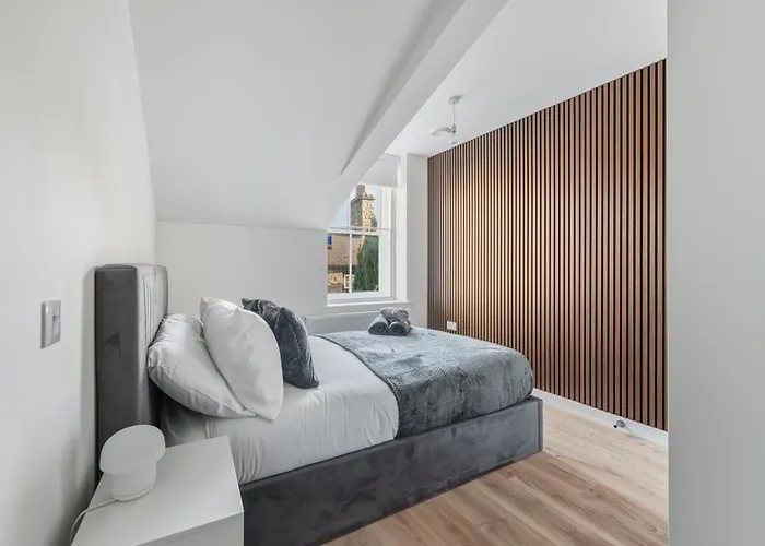 بيت للعطل Luxurious 3 Bedroom House In The District كندال