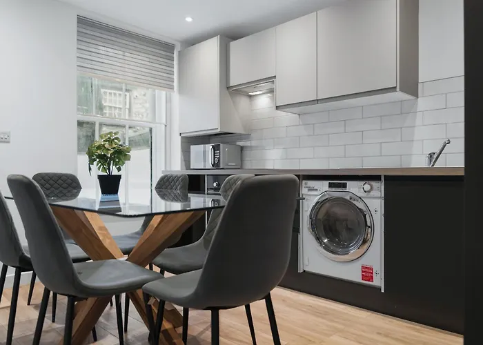 Luxurious 3 Bedroom House In The District *