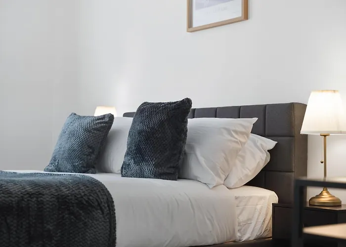 Luxurious 3 Bedroom House In The District بيت للعطل كندال