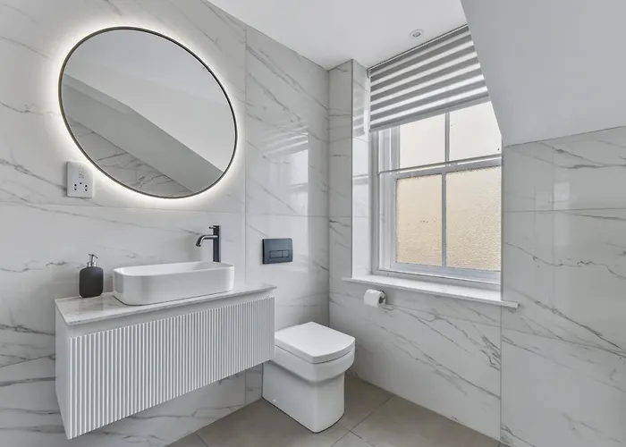 Luxurious 3 Bedroom House In The District *