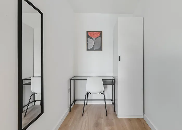 بيت للعطل Luxurious 3 Bedroom House In The District *