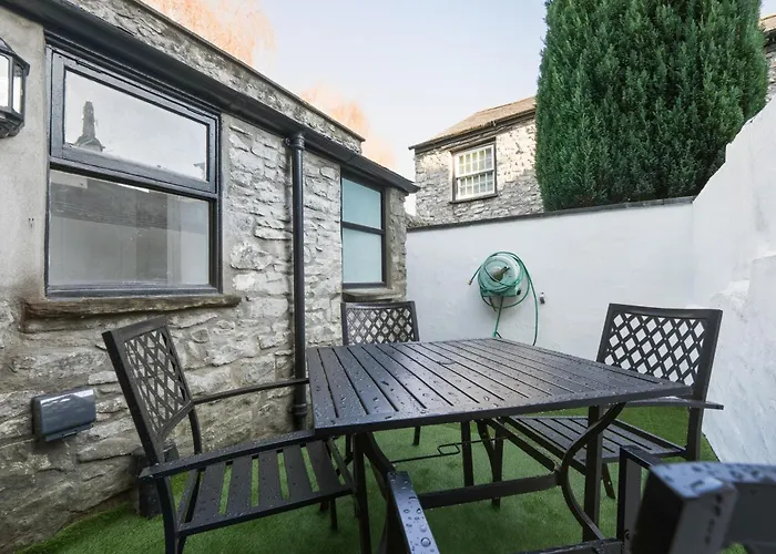 Luxurious 3 Bedroom House In The District *