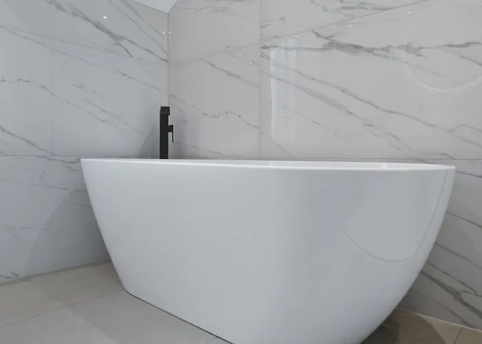 Luxurious 3 Bedroom House In The District بيت للعطل *