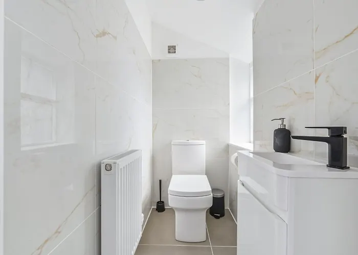 بيت للعطل Luxurious 3 Bedroom House In The District