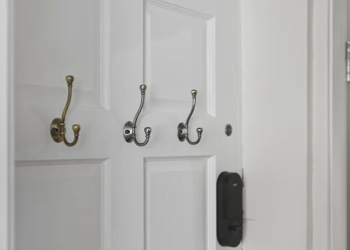 بيت للعطل Luxurious 3 Bedroom House In The District *