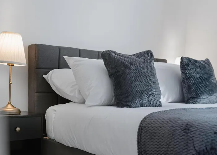 Luxurious 3 Bedroom House In The District *