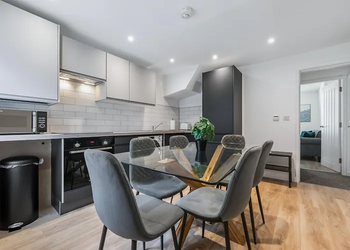 Luxurious 3 Bedroom House In The District * Kendal