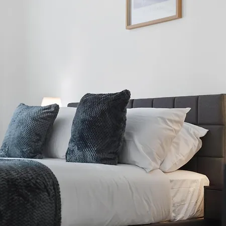 Luxurious 3 Bedroom House In The District Prázdninový dům Kendal